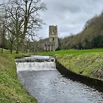 Folly View - Private, Peaceful With Stunning Views. Apartment *