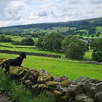Folly View - Private, Peaceful With Stunning Views. Apartment Pateley Bridge