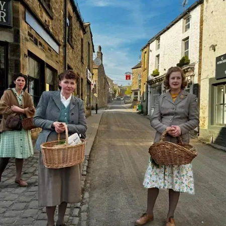 Апартаменты Folly View - Private, Peaceful With Stunning Views. Пэтели-Бридж