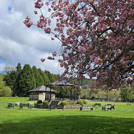 Folly View - Private, Peaceful With Stunning Views.